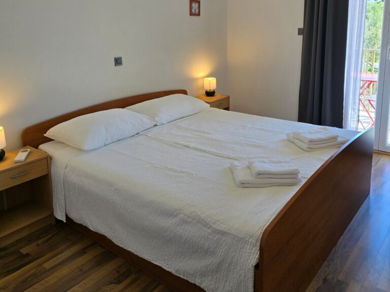 villa-castelana-two-bedroom-apartment (2)
