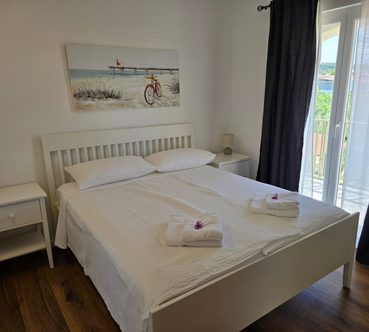 villa-castelana-three-bedroom-apartment 6