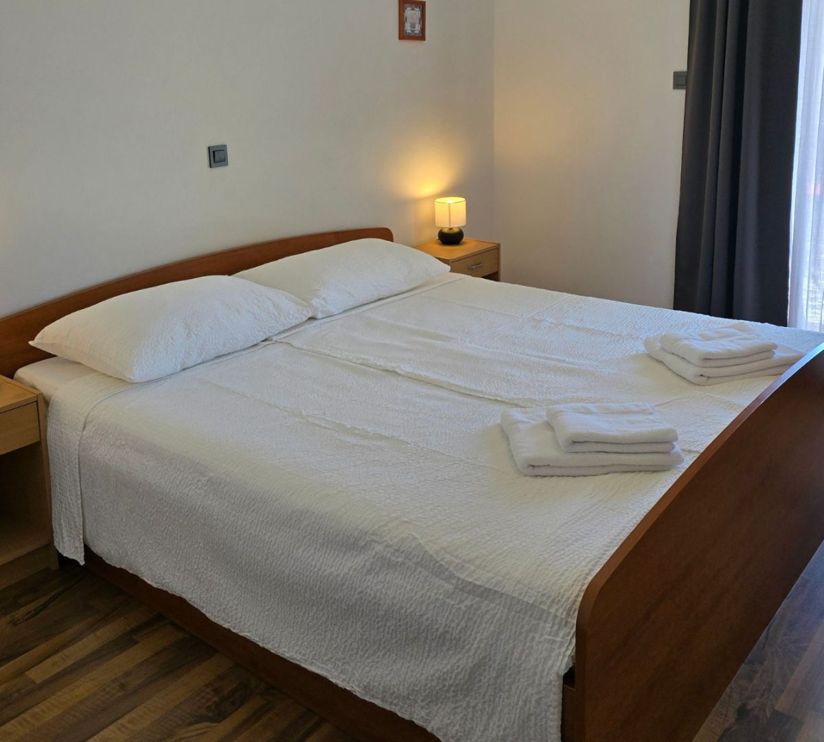 villa-castelana-two-bedroom-apartment (2)